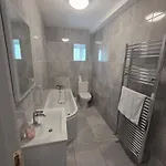 Апартаменты Stylish Spacious 4 Bedroom House