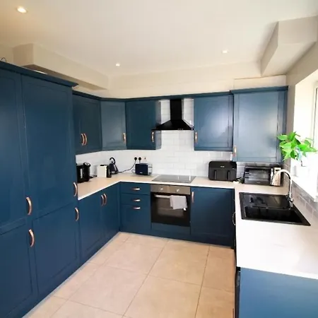Stylish Spacious 4 Bedroom House Γκάλγουεϊ