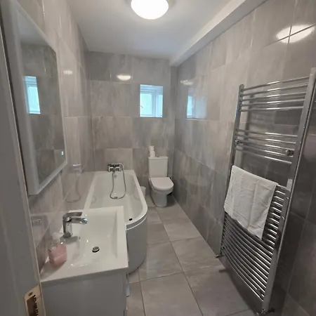 Apartamento Stylish Spacious 4 Bedroom House